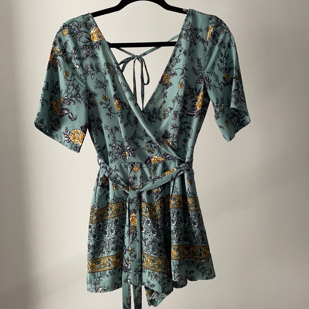 FRANCESCA'S blue floral romper